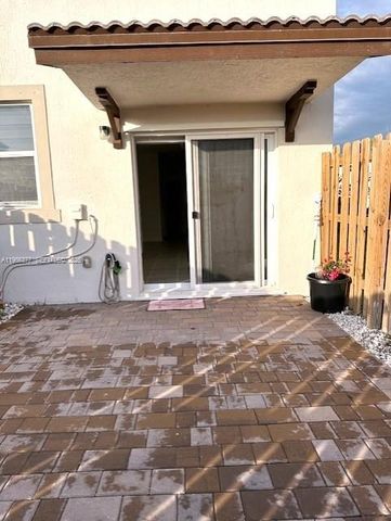 2582 SE 29th St, Homestead, FL 33035