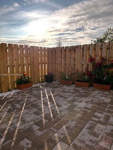 2582 SE 29th St, Homestead, FL 33035