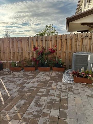 2582 SE 29th St, Homestead, FL 33035