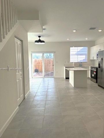 2582 SE 29th St, Homestead, FL 33035