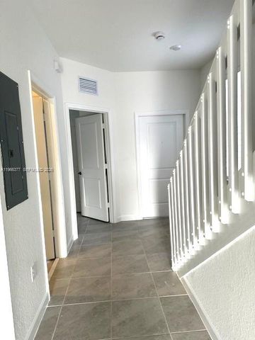 2582 SE 29th St, Homestead, FL 33035