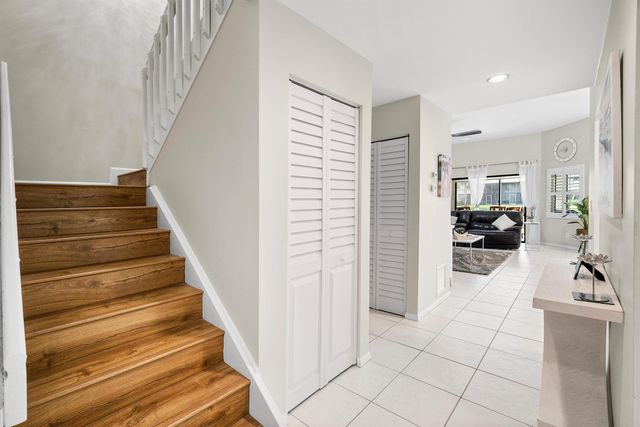 5285 Monterey Circle E, Delray Beach, FL 33484