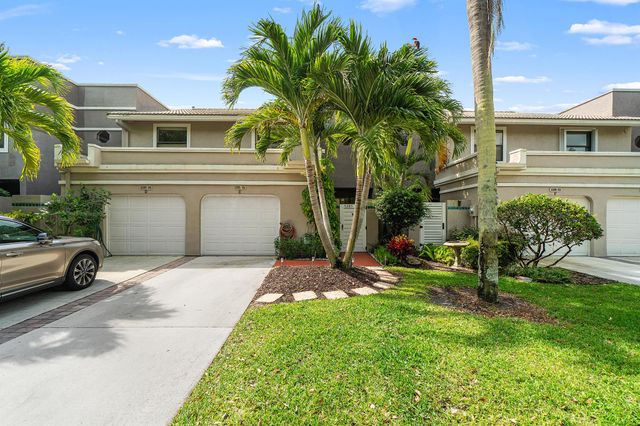 5285 Monterey Circle E, Delray Beach, FL 33484