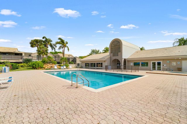 5285 Monterey Circle E, Delray Beach, FL 33484