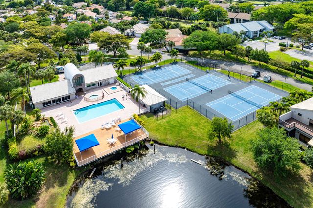 5285 Monterey Circle E, Delray Beach, FL 33484