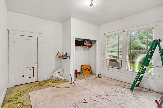 506 Woodard Avenue, Cleburne, TX 76033