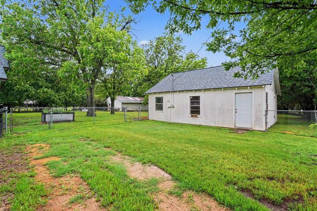 506 Woodard Avenue, Cleburne, TX 76033