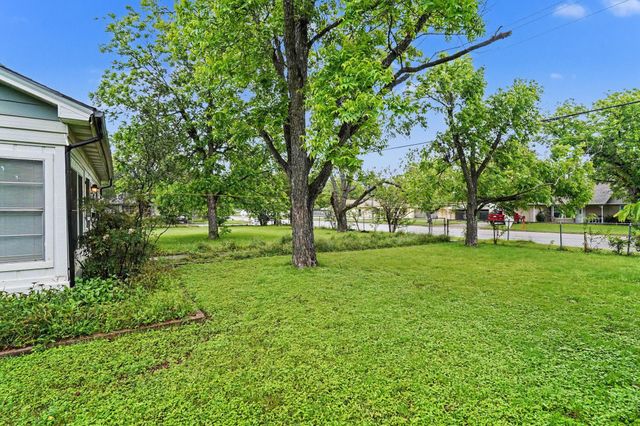 506 Woodard Avenue, Cleburne, TX 76033