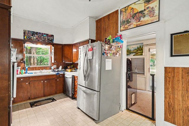 506 Woodard Avenue, Cleburne, TX 76033