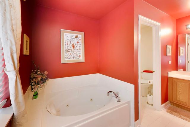 5660 Trinity Court, Gurnee, IL 60031