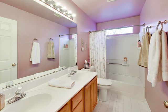 5660 Trinity Court, Gurnee, IL 60031