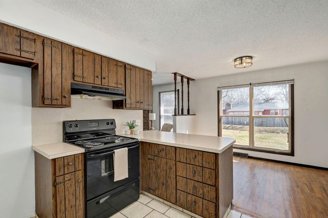 2546 S Fort Avenue, Springfield, MO 65807