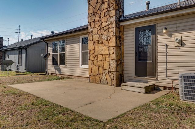 2546 S Fort Avenue, Springfield, MO 65807