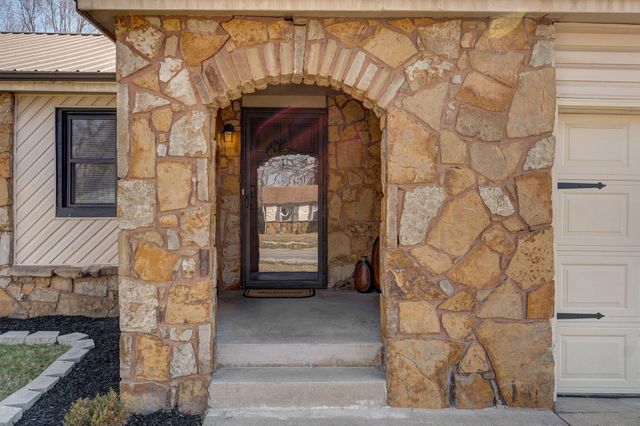 2546 S Fort Avenue, Springfield, MO 65807