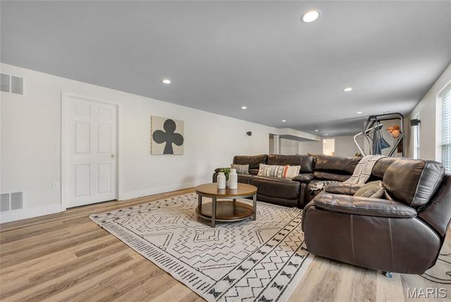 1109 Windridge Estates Lane, Chesterfield, MO 63005