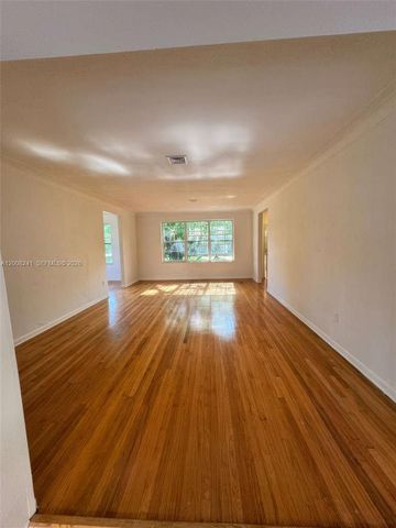 4582 Royal Palm Ave, Miami Beach, FL 33140