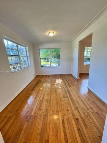 4582 Royal Palm Ave, Miami Beach, FL 33140