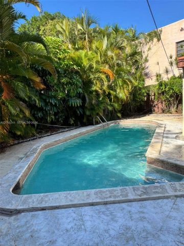 4582 Royal Palm Ave, Miami Beach, FL 33140