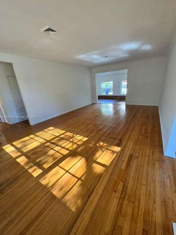 4582 Royal Palm Ave, Miami Beach, FL 33140