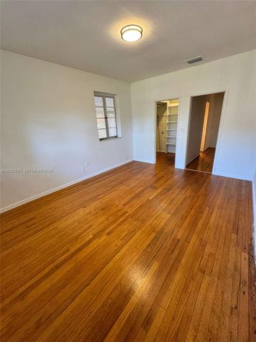 4582 Royal Palm Ave, Miami Beach, FL 33140