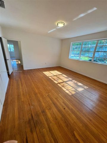 4582 Royal Palm Ave, Miami Beach, FL 33140