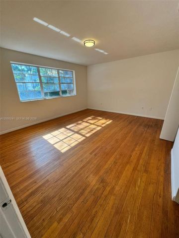 4582 Royal Palm Ave, Miami Beach, FL 33140