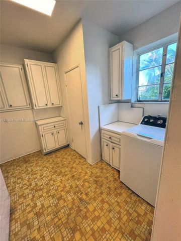 4582 Royal Palm Ave, Miami Beach, FL 33140