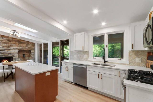 W3552 Wildwood DRIVE, Lake Geneva, WI 53147