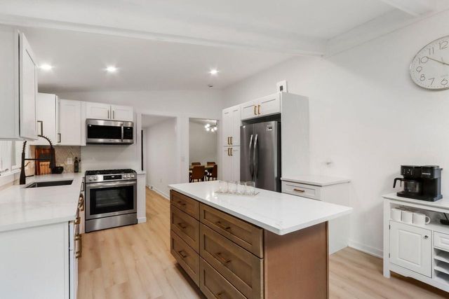 W3552 Wildwood DRIVE, Lake Geneva, WI 53147