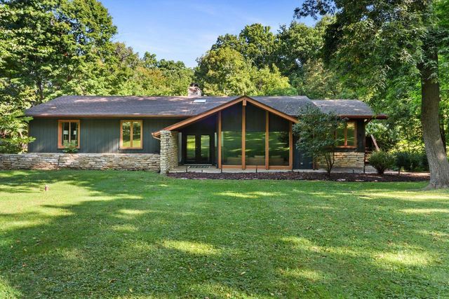 W3552 Wildwood DRIVE, Lake Geneva, WI 53147