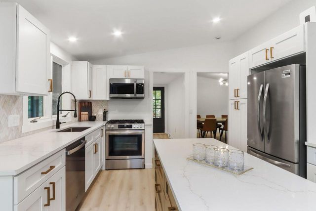 W3552 Wildwood DRIVE, Lake Geneva, WI 53147