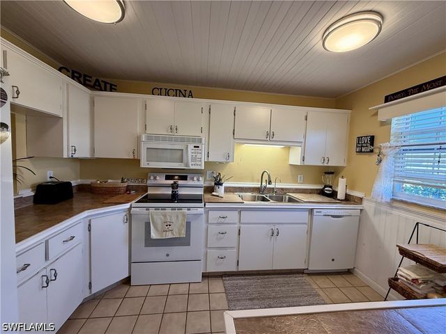 7079 Cedarhurst DR, Fort Myers, FL 33919