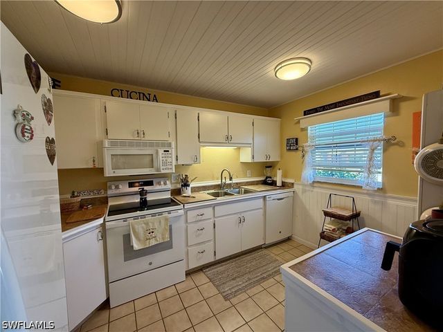 7079 Cedarhurst DR, Fort Myers, FL 33919