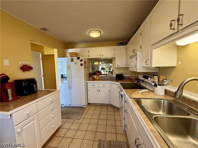 7079 Cedarhurst DR, Fort Myers, FL 33919