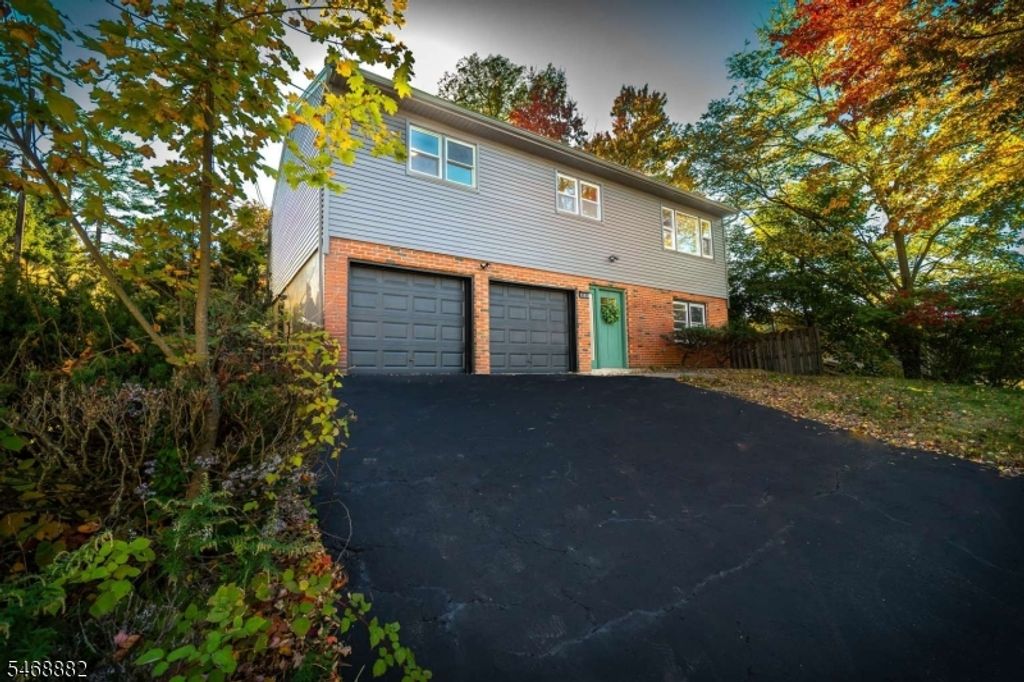 102 Brooklyn Mountain Rd, Hopatcong Boro, NJ 07843 — exterior