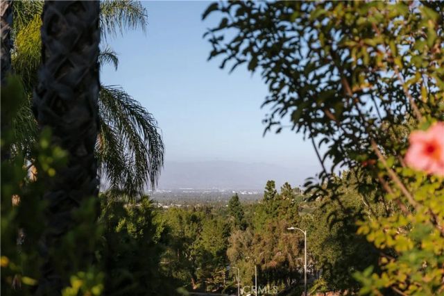 18841 Pasadero Drive, Tarzana, CA 91356