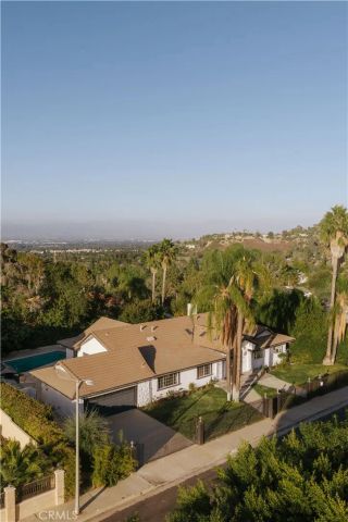 18841 Pasadero Drive, Tarzana, CA 91356