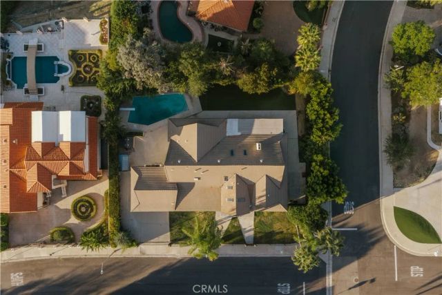 18841 Pasadero Drive, Tarzana, CA 91356