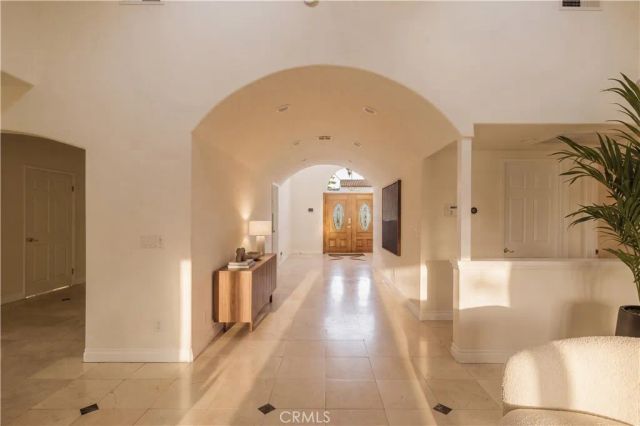 18841 Pasadero Drive, Tarzana, CA 91356
