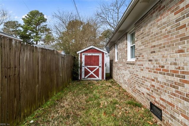 3553 Dana LN, Virginia Beach, VA 23452