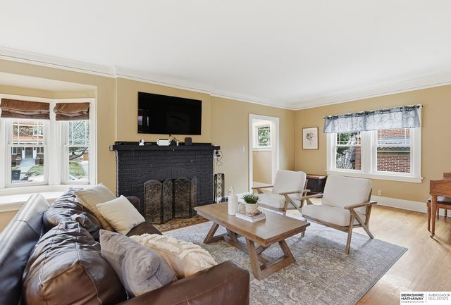 5165 Jackson Street, Omaha, NE 68106