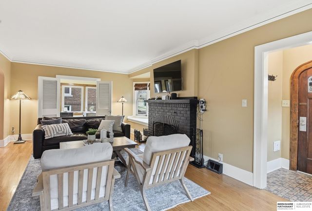 5165 Jackson Street, Omaha, NE 68106