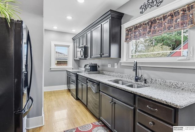 5165 Jackson Street, Omaha, NE 68106