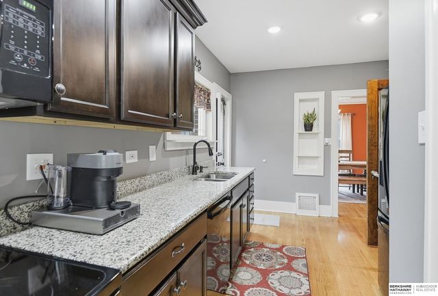 5165 Jackson Street, Omaha, NE 68106