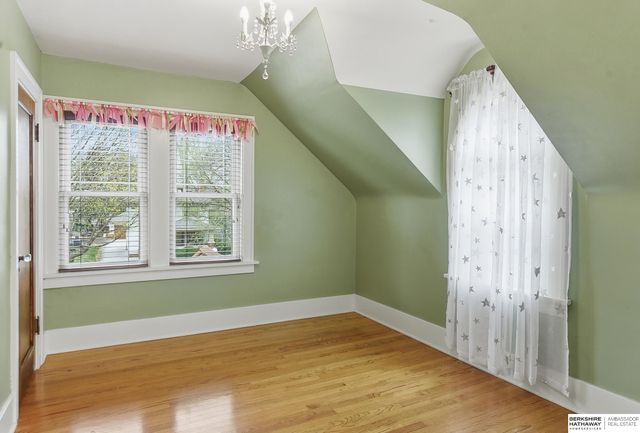 5165 Jackson Street, Omaha, NE 68106