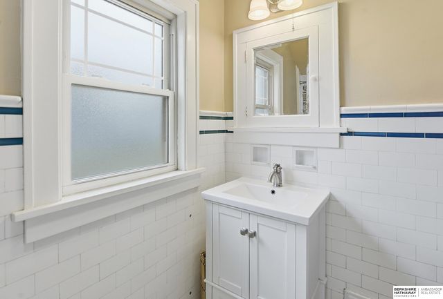 5165 Jackson Street, Omaha, NE 68106