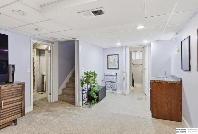 5165 Jackson Street, Omaha, NE 68106