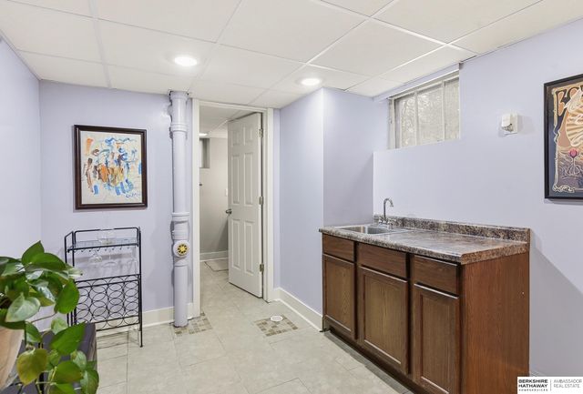 5165 Jackson Street, Omaha, NE 68106