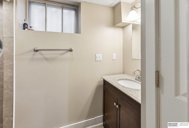 5165 Jackson Street, Omaha, NE 68106