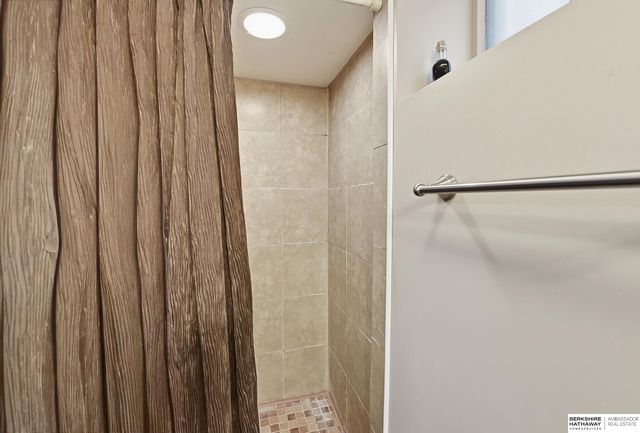 5165 Jackson Street, Omaha, NE 68106